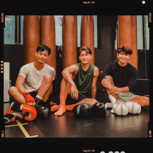 Dominic Ho Instagram - *
最近捉咗兩個靚仔陪我隻揪
希望繼續入局啦
#dominic何浩文 #hongkongactor #actor #香港演員 #演員 #boxing #crossboneboxing