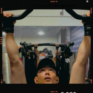 Dominic Ho Instagram - *
找數
I only got 18 reps but then
I challenge you a straight arm no swinging straight legs version lol @sheldon_lo 
Let’s go
And i also challenge
@wumark @leonardchf @lawjoey @joeythyee @kan_jessica 
Lol let’s work tf out
#dominic何浩文 #hongkongactor #actor #香港演員 #演員 #pullupchallenge