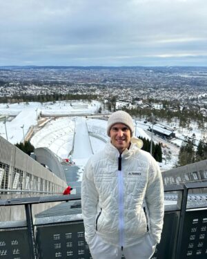 Dominic Thiem Instagram - Arrived in Oslo for the @u.t.s_tour 🇳🇴
Always wanted to see the Holmenkollbakken ❄️