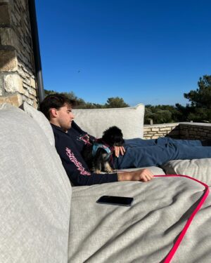 Dominic Thiem Instagram - A little escape from the Austrian cold 🏃☀️
And of course, Grandpa is right by our side!