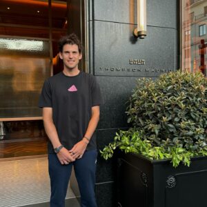 Dominic Thiem Instagram - ¡Hola Madrid! 🇪🇸

First round tomorrow 💪
First time at the @thompsonmadridhotel !

Happy to be here!