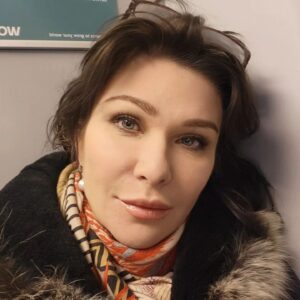 Dominika Peczynski Instagram - Tisdag på tuben. Älskar t-banan. Får en stark myskänsla.