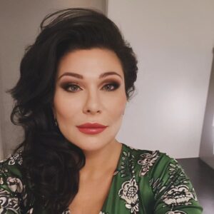 Dominika Peczynski Instagram - Ibland får man den trevliga möjligheten att bli professionellt sminkad och fixad i håret. På en lördag dessutom.
Det kan man inte på något sätt beklaga.

Klänningen kommer från @mmecamillathulin