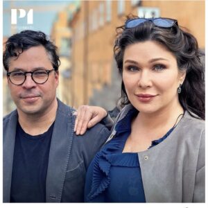 Dominika Peczynski Instagram - Lite sent omsider (tre dagar senare) tänkte jag nämna att jag var gäst i Söndagsintervjun i P1 i söndags. Får lite ångest av att bli intervjuad och särskilt av någon så skicklig som Martin Wicklin. Den karln är inte dum ska jag säga. Han får en verkligen att lätta på förlåten. Denna är nog den naknaste intervju jag begått under alla dessa år. Väldigt många (människor som jag beundrar dessutom) har hört av sig och sagt att det var ett intressant och roligt samtal. Värt att lyssna på. Länken till avsnittet hittas via nedan.

@sondagsintervjun_p1