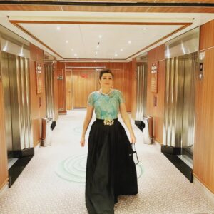 Dominika Peczynski Instagram - Ibland måste man byta om under nyårsafton. Två, tre gånger kanske. För skojs skull. Om man är på ett skepp i alla fall.
@silversea on route to Malaysia.
#mysilversea
Alla kläder kommer från @mmecamillathulin @camillathulindesign