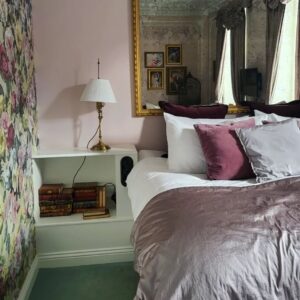 Dominika Peczynski Instagram - Några makalösa interiörer från Sveriges vackrast inredda hotell, Pigalle i Göteborg.
Lika underbart varje gång att att få övernatta här i bästa Belle Epoque-stil.

De lyckas med konststycket att få till känslan av att kliva in i en annan tid, en svunnen glamorös värld, utan att det känns det minsta tillgjort. Vraiment comme un rêve.