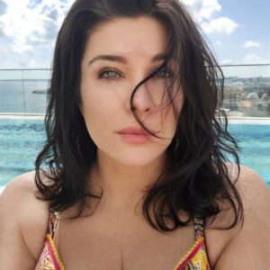 Dominika Peczynski Instagram - Two days enjoying the mediteranean sun,  poolside in Cyprus with the band. And a really fun concert too. Great success! Business and pleasure and a hint of a tan. Possibly.

@armyoflovers_official