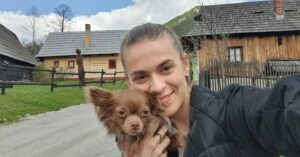 Dominika Richterová Instagram - Naše potulky...#leo #chihuahua #mydog #mylove #animallovers  #animallover #vlkolinec  #unesco