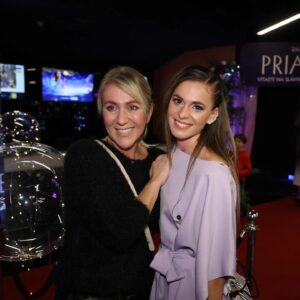 Dominika Richterová Instagram - Kamaráti, už do zajtra si môžete vychutnať novú rozprávku od @disney WISH / PRIANIE . My sme ju už v nedeľu slávnostne odprevadili na filmové plátno. Bolo to pre mňa veľmi výnimočné, krásne a hlavne emočné. Neubránila som sa slzám. A tak som si to presne vždy predstavovala! 💜 Veľmi si vážim všetkých,ktorí do mňa vložili dôveru a pomohli mi to dotiahnuť do zdarného konca. Som absolútne šťastná a vďačná za všetko čo som sa mohla naučiť. ❤️ Teraz je to už len na Vás. Nezabudnite ma označiť, keď budete v kine a napísať ako sa Vám rozprávka páčila ⭐️💜🌟💜🌟💜⭐️ #wish #wishmovie #disney #disneymusic #asha #dominikarichterova @cinemart.sk @noiseartillery