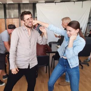 Dominika Richterová Instagram - Mi neveril, že viem boxovať 😃🤭 #Einstein #series #tvjoj #joj @tvjoj @jurajloj #jurajloj #dominikarichterova #actresslife #actor #forense #forensicscience #boxer #womanpower