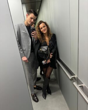 Dominika Rošková Instagram - Hľadanie pravdy alebo IN VINO VERITAS a príjemný večer s @arte.restaurant & @viajursk v podobe 8-chodovej degustačnej večere s párovaním vlastných vín v @kastielpalffy vo Svätom Jure pod vedením šéfkuchára @chef_czzajda 🙏👏👌

Minimalizmus, koncentrácia na detail, súzvuk, harmónia, inovatívnosť v súlade so znalosťou koreňov … dokonalá kuchárska choreografia🙏… 💃 💃 💃

@arte.restaurant a @kastielpalffy sú súrodencami mojej milovanej Lomnice @hotellomnica 🫶🤞Prajem Slovensku mať už svojho Michelina, je tu už niekoľko adeptov:) Držím palce obom🙏

#gasteolovers #topgastronomie #strikeapose