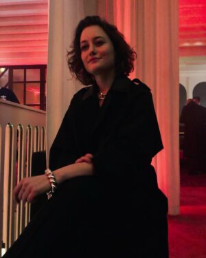 Dominique Devenport Instagram - Thank you @hermes for the invitation to the amazing show✨

Coats, Jewelry, Bag, Pants: @hermes 

@yvonneleuthard 
#parisfashionweek