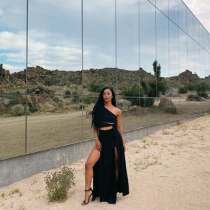 Dominique Domingo Instagram - Standing in my power💫 #DanseAvecMoi #MattPokora #MusicVideo #Desert #Nature #Dance #Music #Pyramid #FrenchArtists #France #Love #DanceWithMe