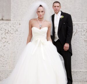 Dominique Reighard Brooks Instagram - I know this post is a Little late ... Happy Anniversary @iambrianbrooks 7/10 💖!
I can’t believe it’s already been over a decade since we’ve chose to walk this life together... and what incredible journey we’ve had! There is nothing I love more in this world than you and our family!!! What we have achieved and our family is and will always be our greatest accomplishment and blessing! My Rock & My foundation 💪🏼👊🏼
Thank you for being on this journey with me, giving endless amounts of love and support and for doing the work with me that it takes to make it so special🥰😘! So excited for what’s to come as we continue grow together, walking side by side supporting and loving one another for many many years to come. 
#BrooksTakeOver #happyanniversary #bonnieandclyde #BestFriend #GlowUp