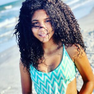 Dominique Reighard Brooks Instagram - First Day of HIGH SCHOOL 🏫 
We’ve watched in amazement as our Daughter has grown with character, compassion, confidence, and determination the sky is the limit! We love you, so incredibly proud of you and excited for this next chapter of Life. College 🎓 is next!!!
#BackToSchool #Classof2023 #Freshman2019 #HighSchool
