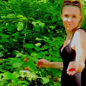 Dominique Swain Instagram - Wild Raspberries!!!