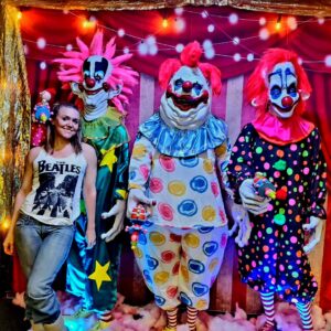 Dominique Swain Instagram - KILLER CLOWNS!!!