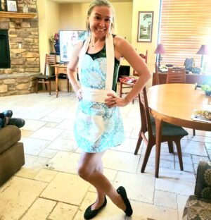 Dominique Swain Instagram - My friend made me a new apron with her bare hands! 

Only now, I don't want to get it dirty and greasy...