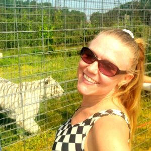 Dominique Swain Instagram - National Tiger Sanctuary near the Ozarks?!