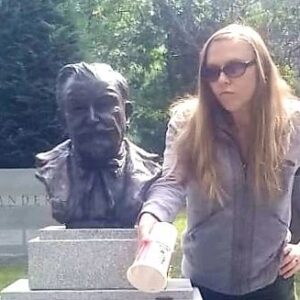 Dominique Swain Instagram - WE LOVE YOU, COLONEL SANDERS!!!
Visiting his grave in Louisville to pay our respects and give him snacks.