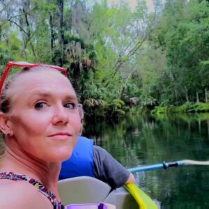 Dominique Swain Instagram - Kayaking in the crystal clear water of Silver Springs with @annaharrofficial.