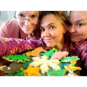 Dominique Swain Instagram - Cookie-ing it up with my Mom and Chelse!