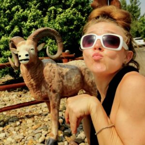 Dominique Swain Instagram - Wall, SD, starving, have meat, no barbecues anywhere.