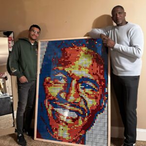 Dominique Wilkins Instagram - Go give this man a follow! @thecollegecuber_  Drove all the way from NYC to deliver this to me in #atl #atlanta Made entirely of #rubix #rubixcube !!!!!! Amazing!