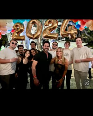 Don Diamont Instagram - Happy New Year from Honolulu🌺🌊🎉🥳‼️ Wishing everyone a happy, HEALTHY , and prosperous 2024!!!❤️