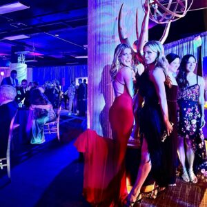 Don Diamont Instagram - Fun night @daytimeemmys with my 😍‼️ @cindyambuehl ! It was really special being there to celebrate my Y&R/B&B producer of just shy of 40 years/dear friend, Edward Scott, and his wife/my former @youngandrestlesscbs castmate ( TV fiancé lol) @melodythomassco jointly receive their well deserved Lifetime Achievement Awards. Add to that, $Bill’s arch rival/my brother, @iamthorstenkaye , my former castmate/friend, @therealstafford , @entertainmenttonight ‘s / @boldandbeautifulcbs fan, and sweetheart, @nischelleturner all going home with the 🏆. I also want to give a round of applause to @cliftoncam Scott Clifton, @johntmccook ,  @katherinekellylang , @jennifergareis , and @ashleyaubra . All B&B nominees who didn’t win last night, but gave outstanding performances this past year! Cherry on the cake, was being in the room with the one and only, @official_dick_van_dyke , who won a Guest Star Emmy at 98 years old!!!
