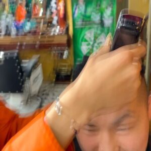Don Mills Instagram - 맨땅에다 헤딩 메가믹스 발매기념으로 
메가 커트 한번 진행해봤습니다!!

저와함께 삭발챌린지를 진행하시는 분들에겐...
잘린 제 머리털을 선물로 드리겠습니다~!

맨땅에다헤딩 메가 믹스~ 많이 들어주세요~~!!!