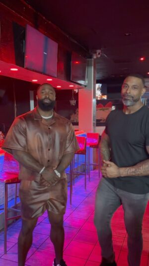 Donald Brumfield Jr. Instagram - Day 9 with @bishop__don on set of @southsideheromovie it’s gonna be a good one #fit #fitnessmodel #fitnessmotivation #fitspiration #fitspo #shredded #dedication #samoanpride #photooftheday #muscle #muscles #body #bodybuilder #bodybuilding #beardgang #beardstruggle #beardporn #beard #beardsofinstagram #gym #gymmotivation #npc #trainharderthanme #superman #personaltrainer #motivationalquotes  #fitfam  #natural