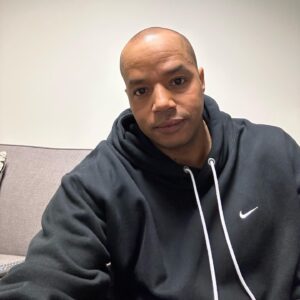 Donald Faison Instagram - If you’ve forgotten what I look like and was wondering… here you go! It’s a big weekend!! Don’t forget to check me out in 
#extendedfamilynbc 12/23 on @nbc and @peacock the next day!!