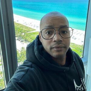 Donald Faison Instagram - My sunglasses broke. 
Also Please forgive my pajama hoodie.