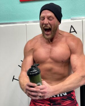 Donald Hager Jr. Instagram - I want to say gains, but I won’t !! I’m actually much larger but the video wasn’t HD. 4 weeks in and seeing  Heavyweight results. 
Thanks @metabolicnutrition