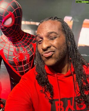 Donald Reignoux Instagram - C’était le lancement de la #pgw 
C’était Spider-Man 2
C’était avec mon @gregorylerigab 
aka Miles Morales