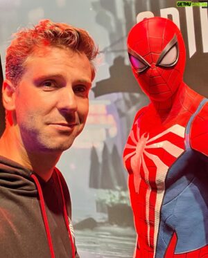 Donald Reignoux Instagram - C’était le lancement de la #pgw 
C’était Spider-Man 2
C’était avec mon @gregorylerigab 
aka Miles Morales