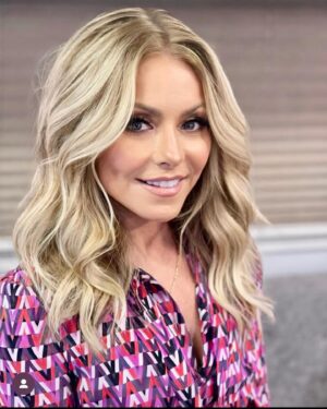 Dondré Whitfield Instagram - Happy birthday to my friend, sister and producing partner, @kellyripa  You are simply the best.  I adore you and look forward to another 30 years of us and our families together. ❤️👑