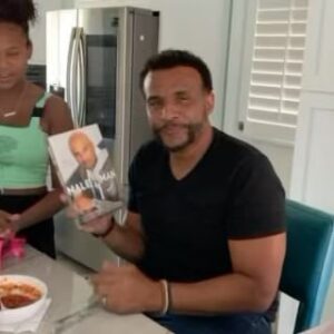 Dondré Whitfield Instagram - Recently my sister @iamjulieharnold shared this video with me.  I never saw it before.  All I remember was he said there were so many things he wanted to talk about after reading it.  Seeing this- his excitement and enthusiasm about my work lifted me in a great way. 

His stand up class taught me how to be a better comedian and I pray that my book  helped him to become a better man. 

@thedavidaarnold I’m missing you my friend. I’m honoring you and the father that you have been to your babies @anna_grace_arnold and @ashlyn_arnold01  I know they have many men covering them but you KNOW I got them too! ✊🏽👑