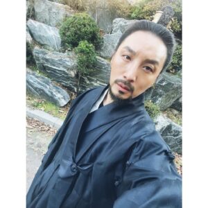 Dong Hyun-bae Instagram - 잘가 2023👋 소중한 인연 소중한 시간 보내적이 많네~
와라 2024✌️ 더 즐겁고 행복한 추억 많이 많이 보내야지!!
2023년도에도 함께 해 준 여러분 감사하고 사랑합니다❤️