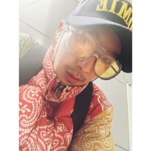 Dong Hyun-bae Instagram - 다들 잘 지내시죠?