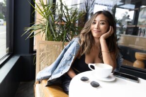 Donna Benedicto Instagram - ☕️📱😇
.
.
📸 @alexlawphoto