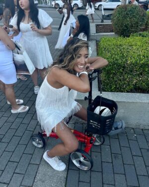 Donna Benedicto Instagram - I went to @dinerenblancvancouver w/ @stephaniewallace_ the day after I fractured my foot in 3 places cuz I had fomo for @lelechan 's table 🥴🥂💃🏽🛴 #bootnscootin