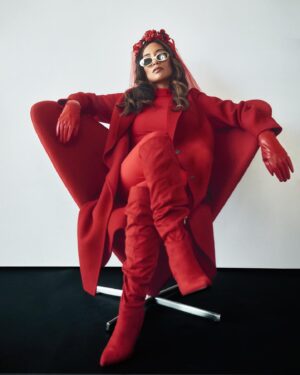 Donna Benedicto Instagram - Merry Christmas, ya filthy animals ♥️♥️♥️♥️♥️
.
📸 @richielubatonstudio 
MUA: @littlemonstersstudio 
Hair: @keely.mahon 
Stylist mastermind: @gofornicolecostumes