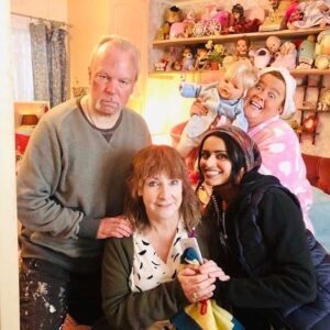 Donna Preston Instagram - I rarely watch my work. I came across our episode of Inside No 9 today and I watched the whole episode and my goodness you can see how much fun we had! What a job, what a wonderfully talented cast I got to work with! 

It’s still available on @bbciplayer btw 😏 series 6, Hurry up and Wait 

❤️ big love to Steve, Reece, Pauline, Bhavna & Adrian

#insideno9