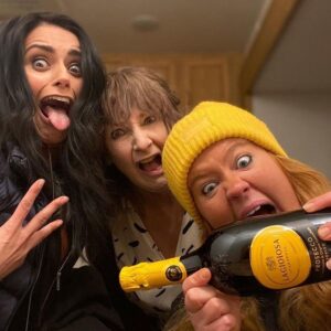 Donna Preston Instagram - I rarely watch my work. I came across our episode of Inside No 9 today and I watched the whole episode and my goodness you can see how much fun we had! What a job, what a wonderfully talented cast I got to work with! 

It’s still available on @bbciplayer btw 😏 series 6, Hurry up and Wait 

❤️ big love to Steve, Reece, Pauline, Bhavna & Adrian

#insideno9