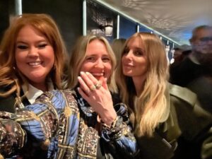 Donna Preston Instagram - A fabulous night with lovely legends! 

Thank you for the laughs @leighfrancis (go see his show!)
