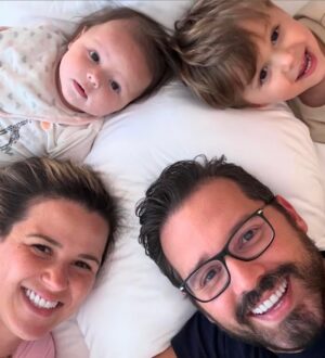 Dony De Nuccio Instagram - Em 4 décadas pude provar um pouco de tudo: sucesso e fracasso, fama e cancelamento, dinheiro e perrengue, escrever manchetes e ser a manchete que escreveram. Depois de ter conquistado sonhos de infância e de adulto, de ter conhecido tantos lugares e pessoas, de ter vivido tanta coisa e de ter alçado voos tão ou mais altos do que imaginei, digo sem medo de errar: meu maior patrimônio está aqui, dentro de casa, me dando bom dia e boa noite todos os dias. 💙🙏🏻
.
(Estamos fora de casa. Rocky & Maya presentes em  pensamento 🐾🐾)