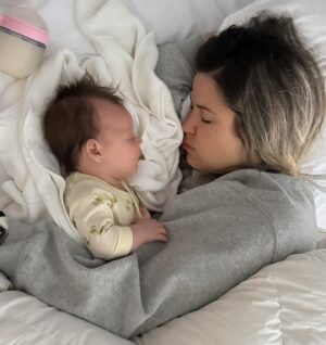 Dony De Nuccio Instagram - Feliz dia das mães, @larissalaibida 💙🥰