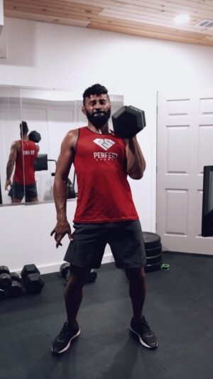 Douglas Lima Instagram - Pumping a little iron at home! 
Can’t wait to get in the cage! 
Let’s go! 
@perfectsports